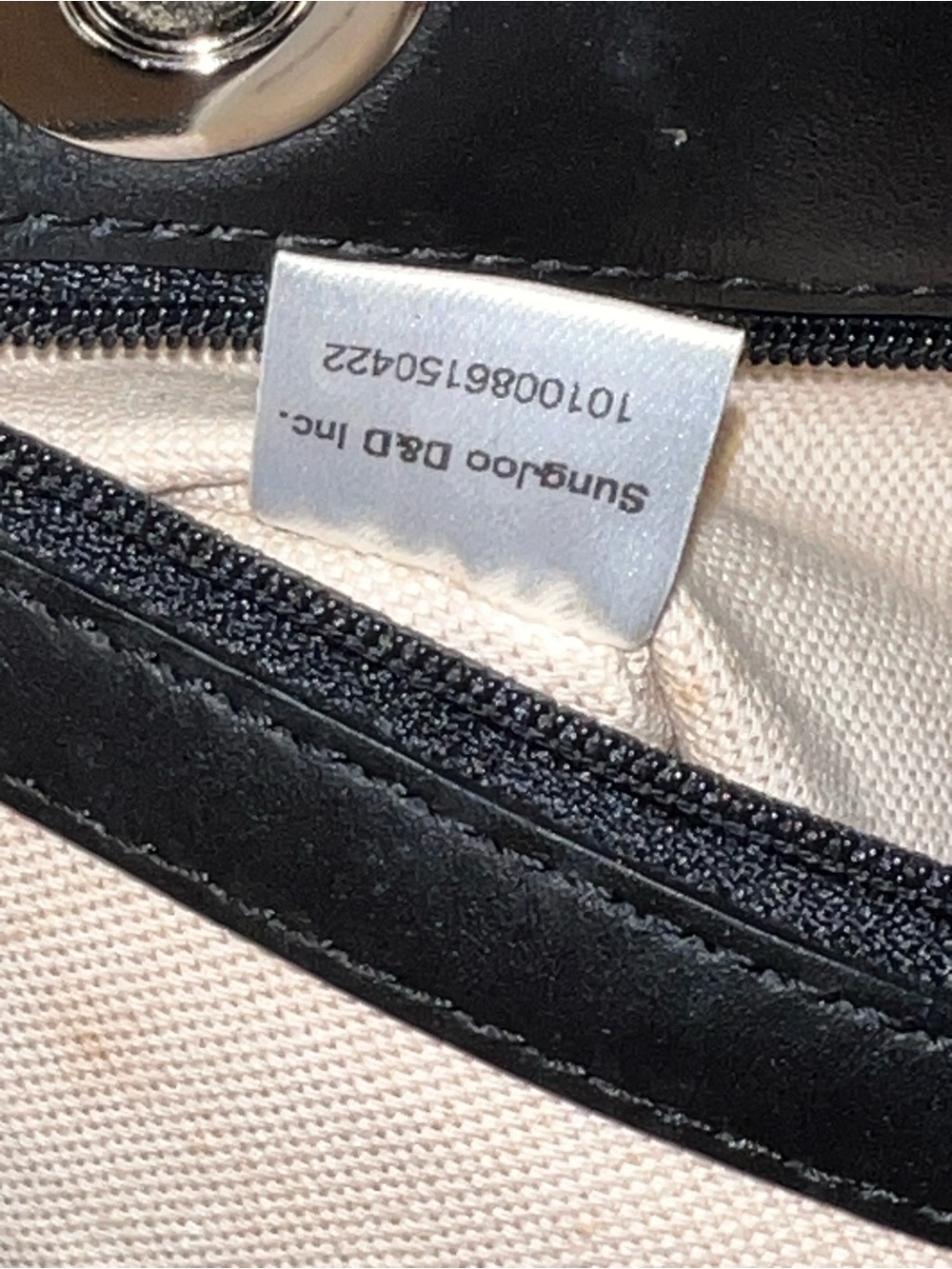 AUTH MCM WHITE TOTE - Picture 5 of 16
